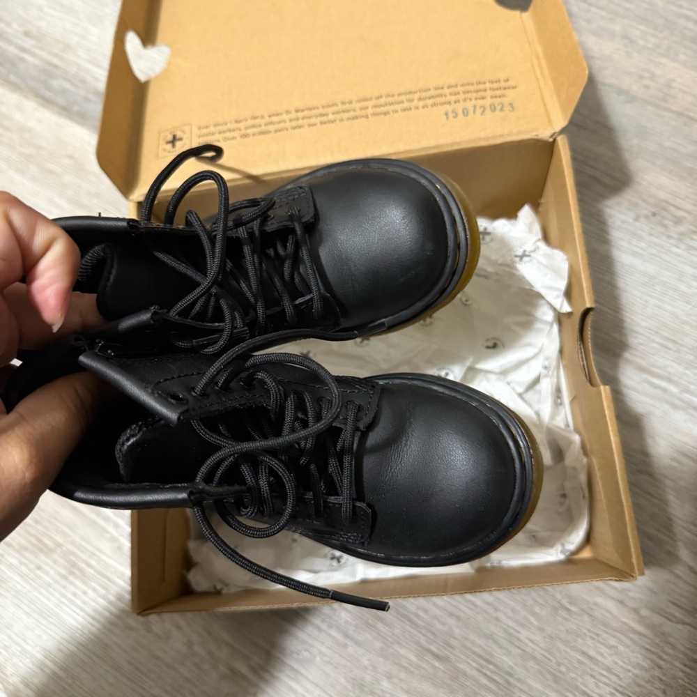 Dr. Martens 1460 Kids Black Leather Boots NEW NWT - Picture 7 of 8